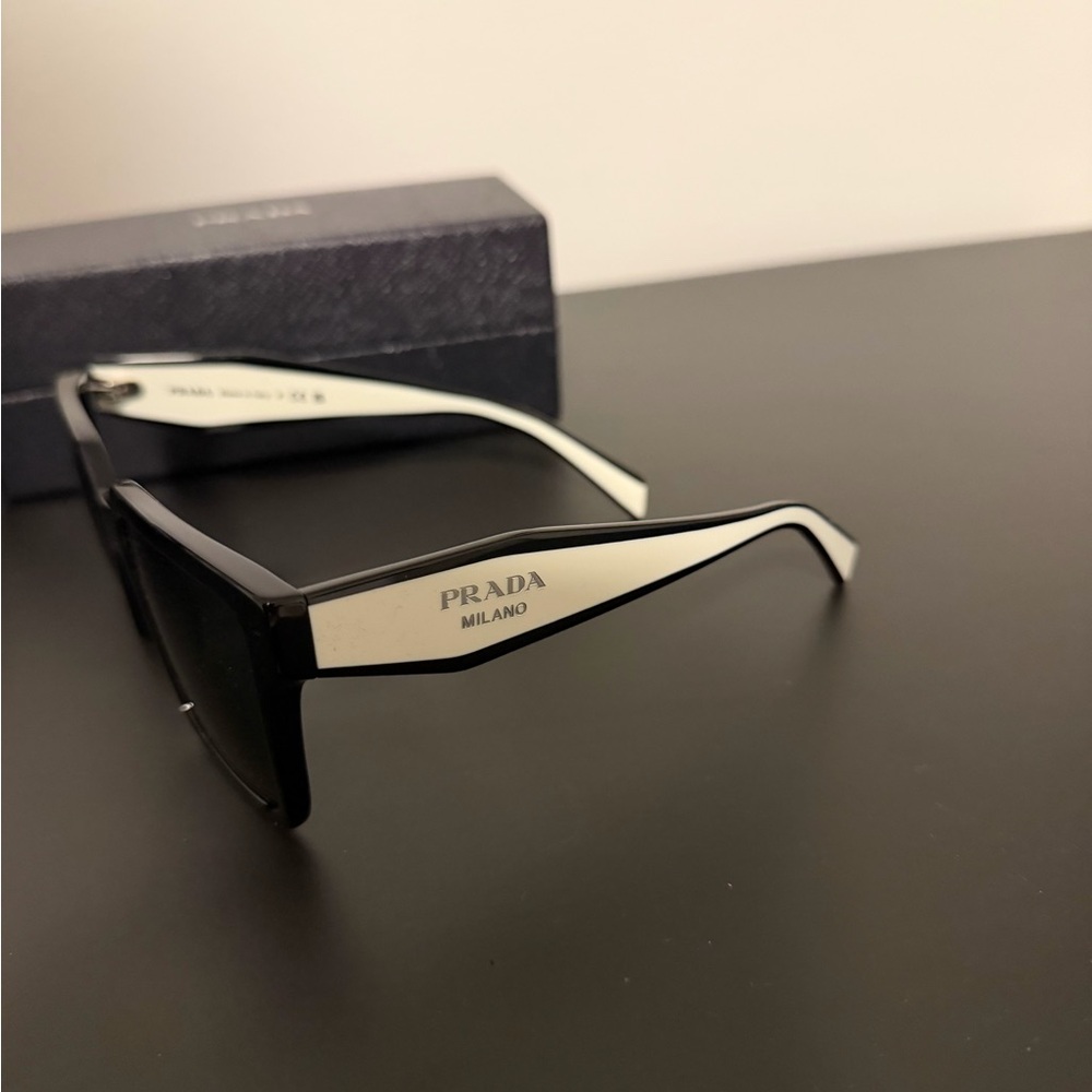 Brand New! Prada PR 24ZS Black Oversized Square Sunglasses - Picture 3 of 6